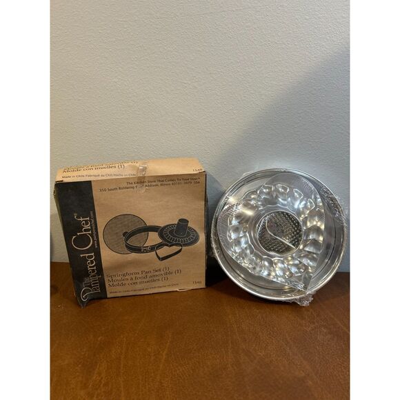 Pampered Chef Springform Pan Set, Bundt Cake/Heart Insert - Picture 1 of 4